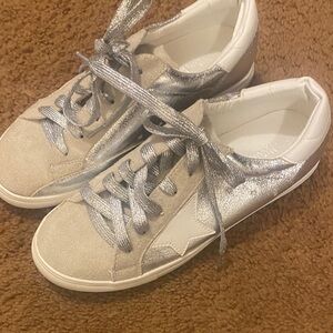 Nature Breeze Silver and White Sneakers